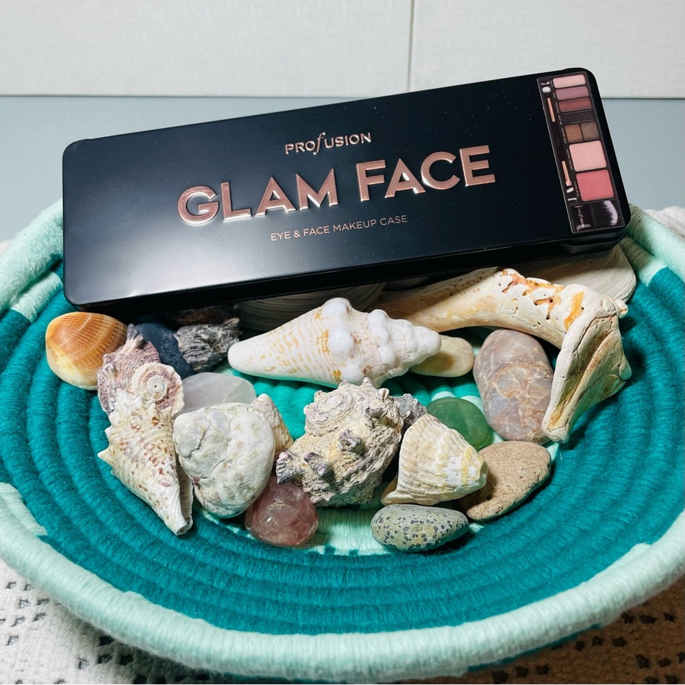 Profusion Cosmetics Neutral & Pink Eyeshadow and Blush Palette